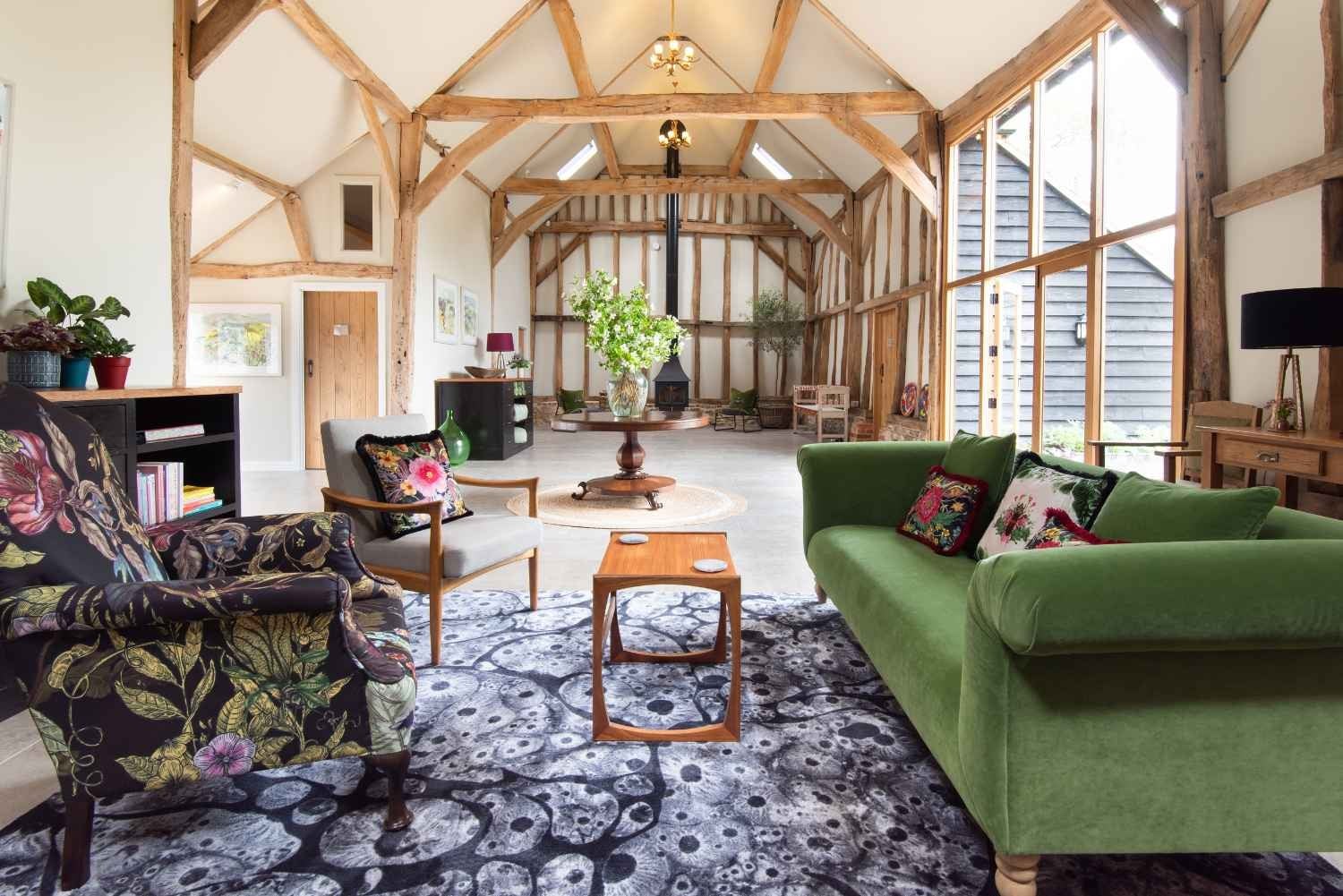 styled-home-studios-black-barn-gu28-1