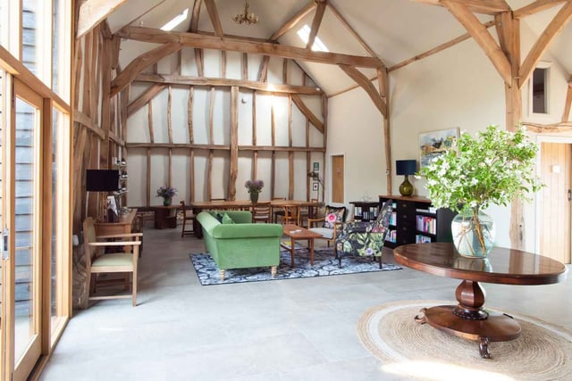 styled-home-studios-black-barn-gu28-2