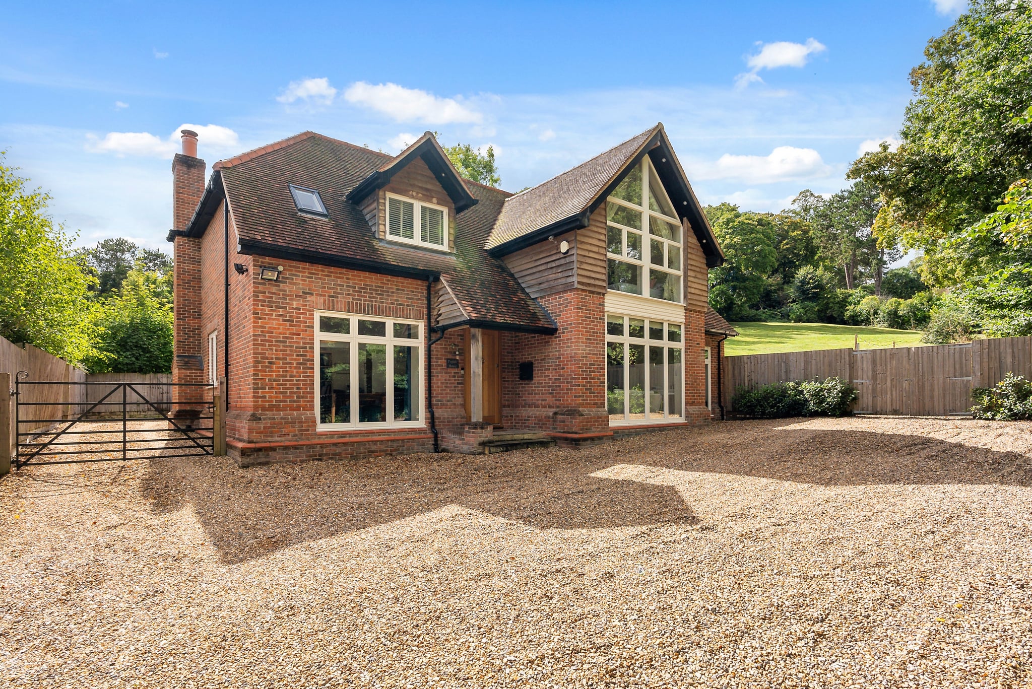 styled-home-studios-bucks-country-house-sl7-1