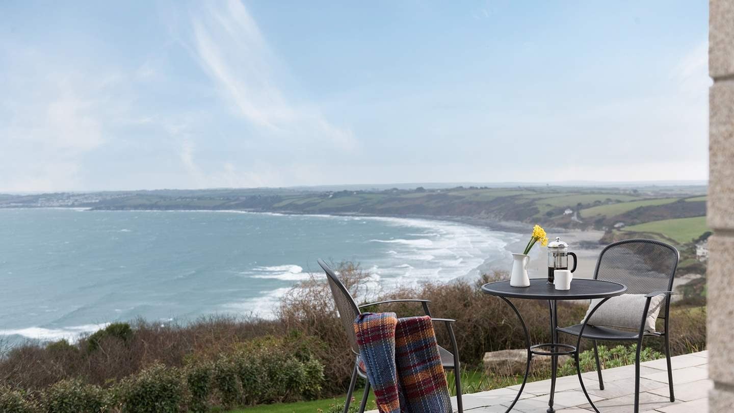 styled-home-studios-cornish-cliff-tr2-1