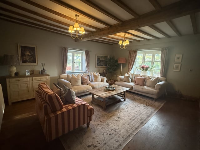 styled-home-studios-family-farmhouse-b93-3