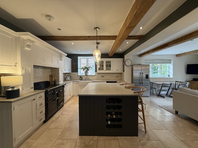 styled-home-studios-family-farmhouse-b93-4