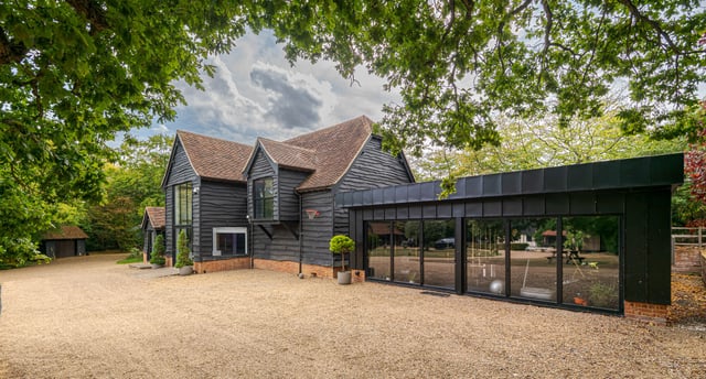 styled-home-studios-lakeside-barn-cm5-2