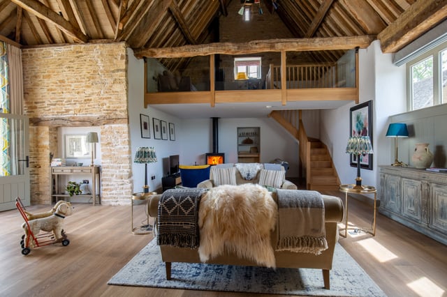 styled-home-studios-very-berry-gl7-4