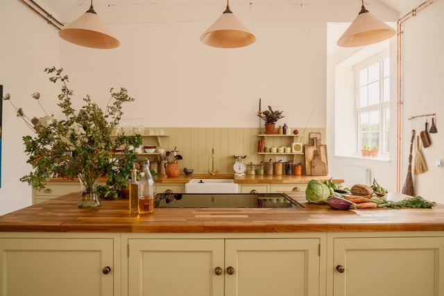 styled-home-studios-vaulted-victorian-hall-gl15-5