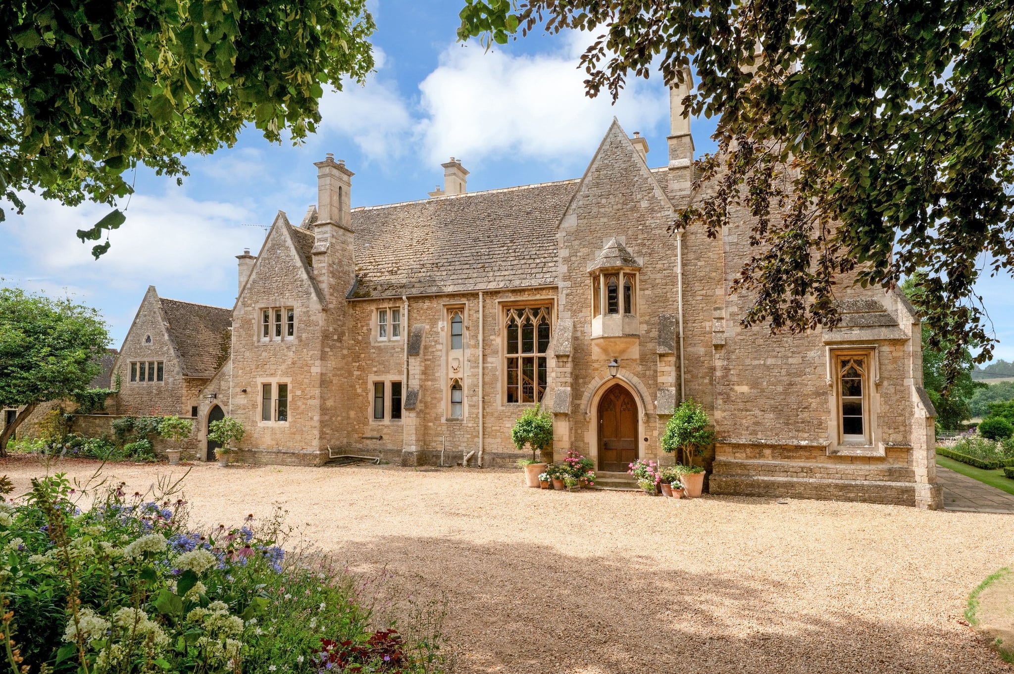 styled-home-studios-victorian-gothic-nn14-1